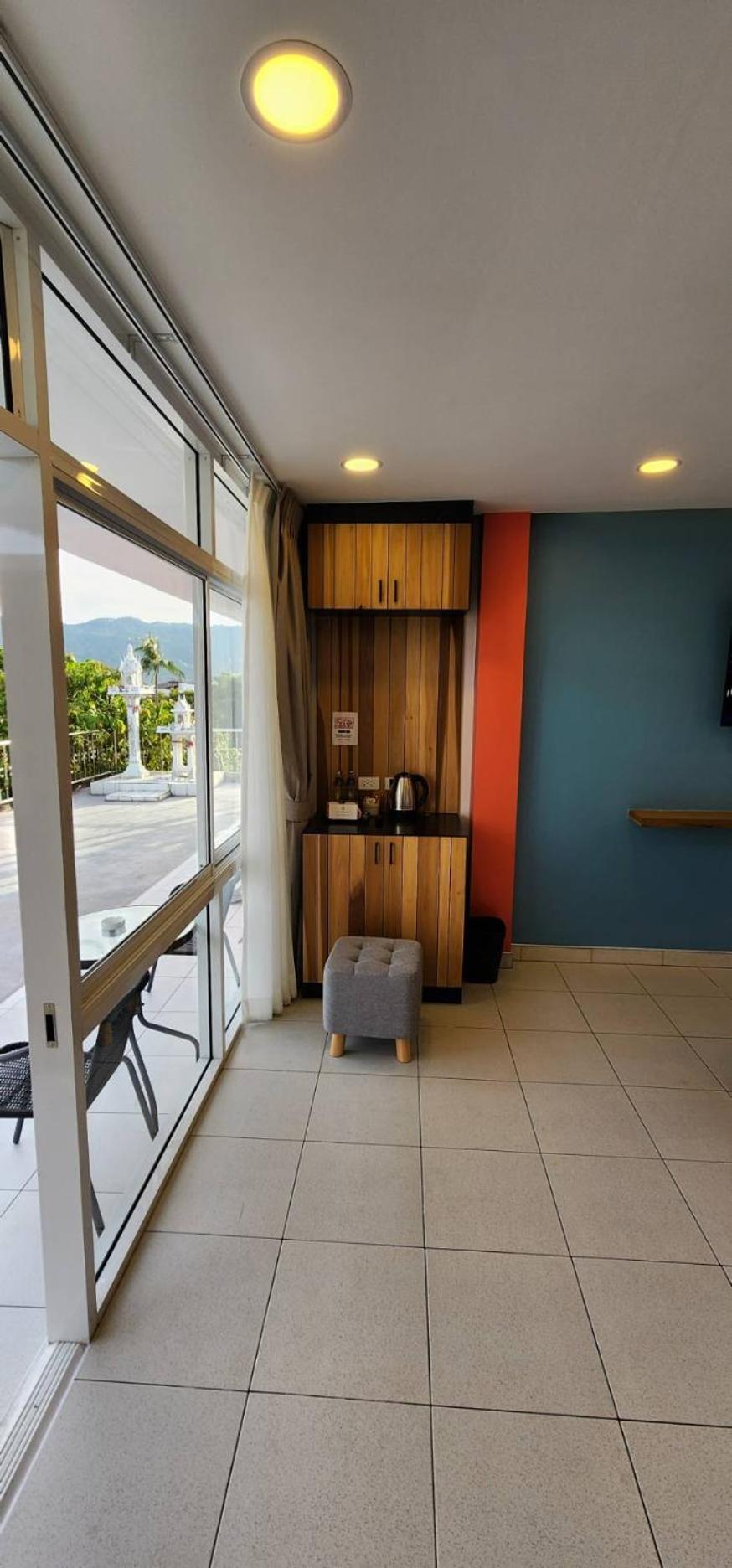 Hotel Lenny's Koh Samui 2*